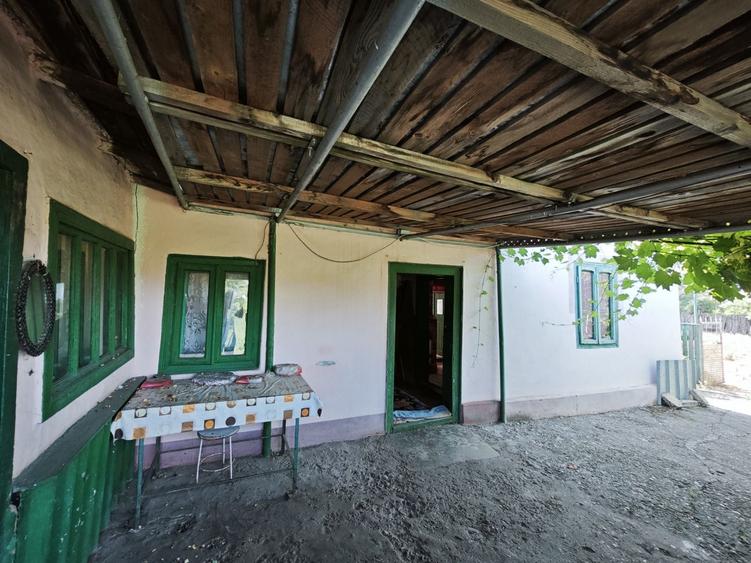 Casă cu 4 camere în Romanu