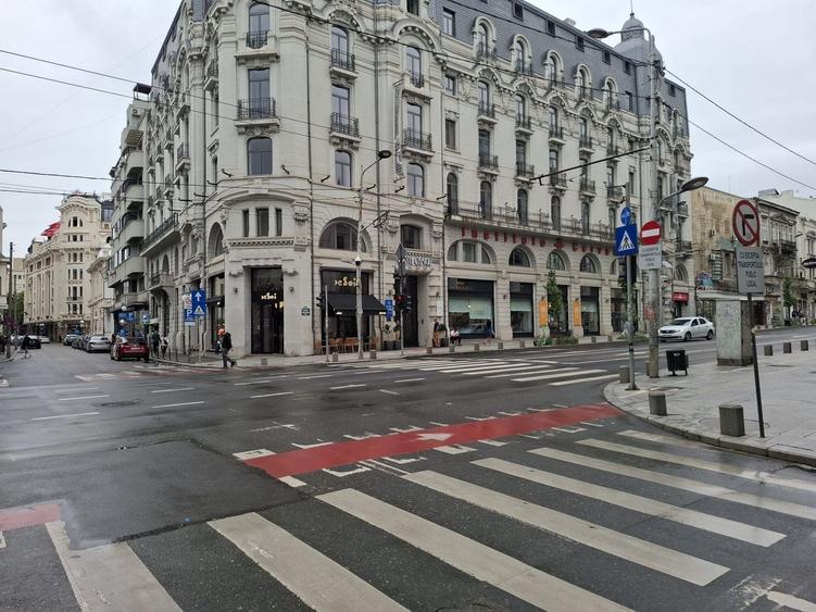 Spațiu comercial, de 60 mp, în Universitate