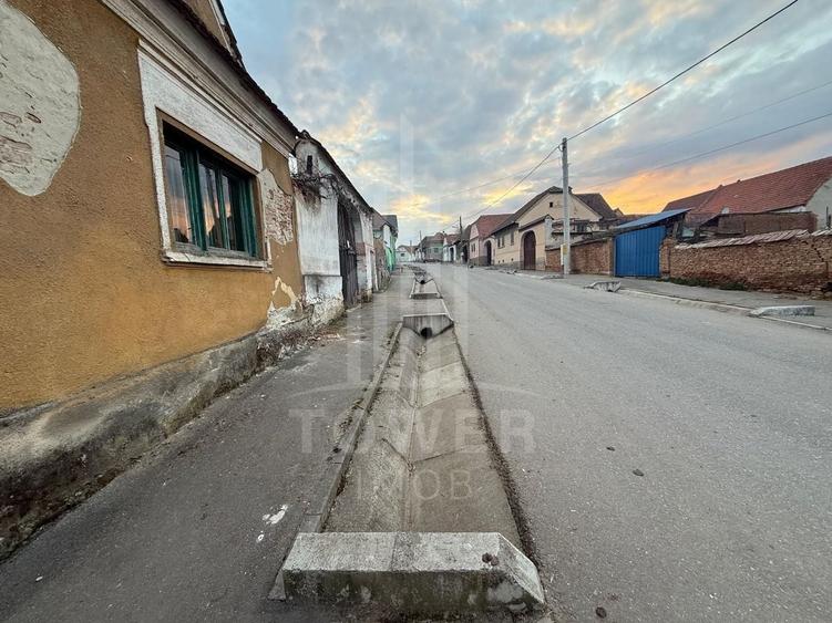 Teren Construcții intravilan de 693 mp, în Ludoș