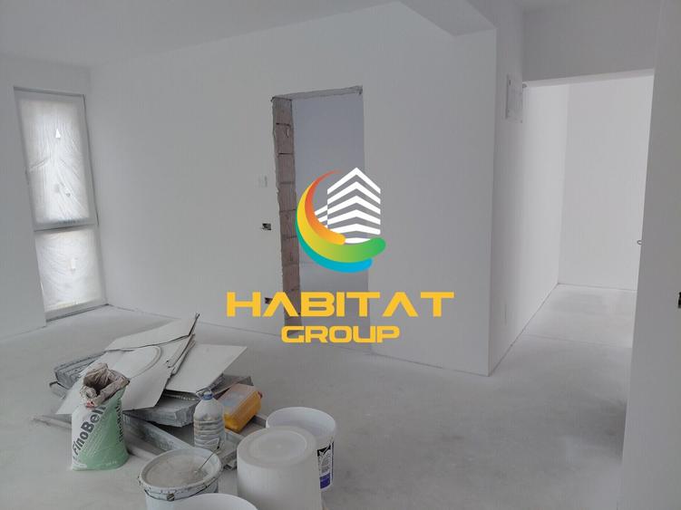 Apartament cu 5 camere decomandat în Est