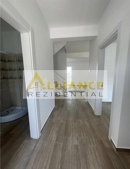 Casă individuală cu 4 camere decomandat cu Canalizare în Berceni