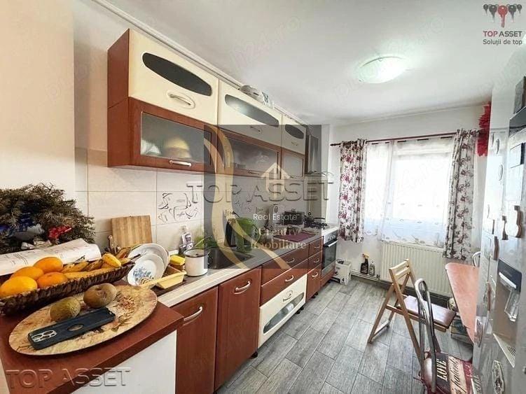 Apartament cu 4 camere semidecomandat, mobilat în Sebastian