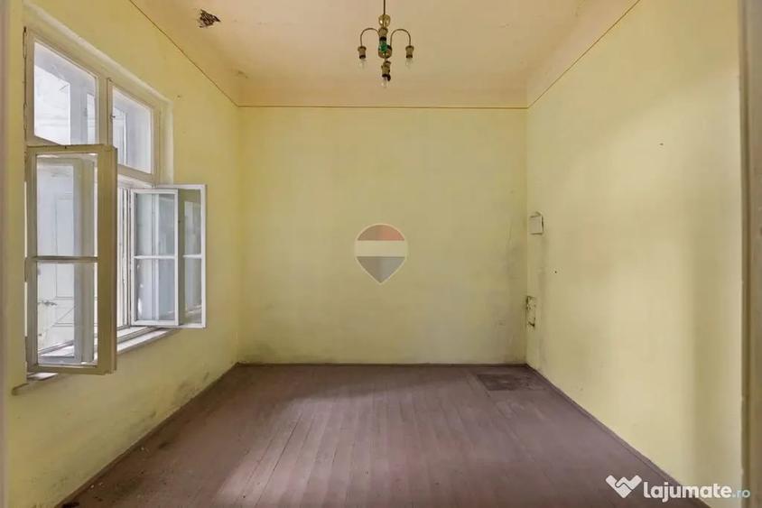 Casă cu 5 camere cu Teren 853 Mp în Ultracentral