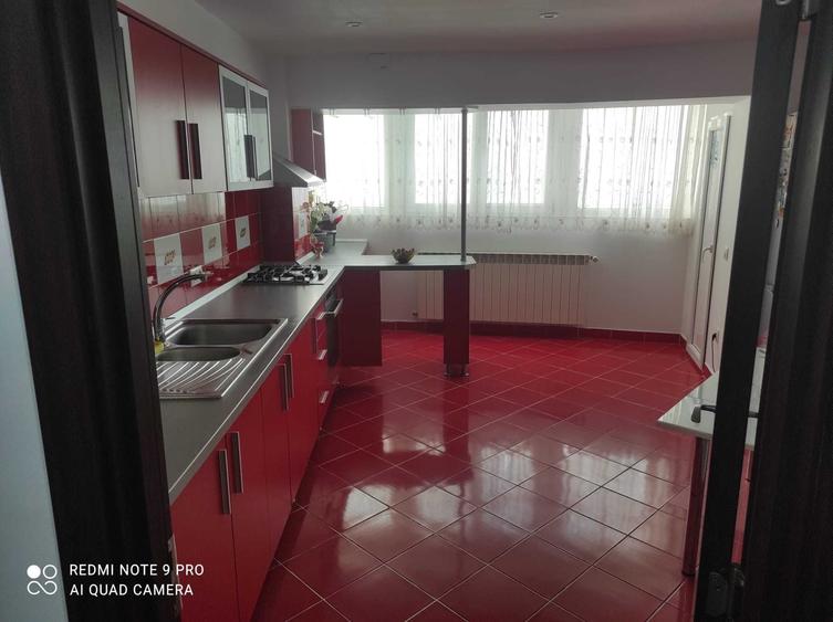 Apartament cu 3 camere decomandat în George Enescu