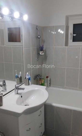 Vand apartament 3 camere