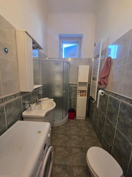Apartament cu 5 camere, mobilat în Central