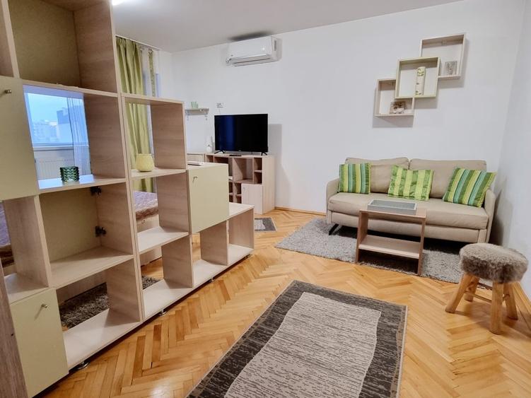 Garsonieră decomandată, mobilată în Decebal