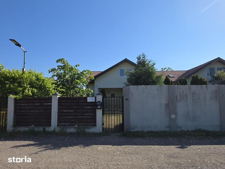 Casă cu 2 camere cu Teren 423 Mp în Domnești