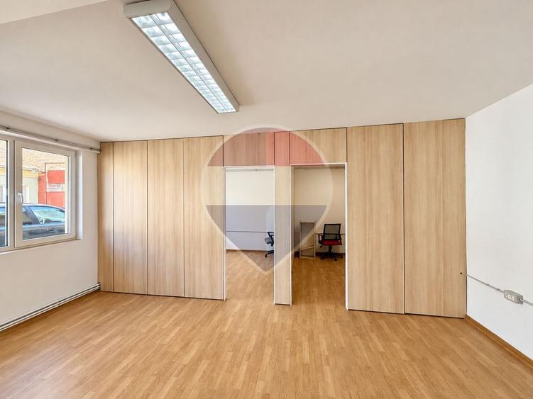 Birou, de 81.589996337891 mp, în Semicentral
