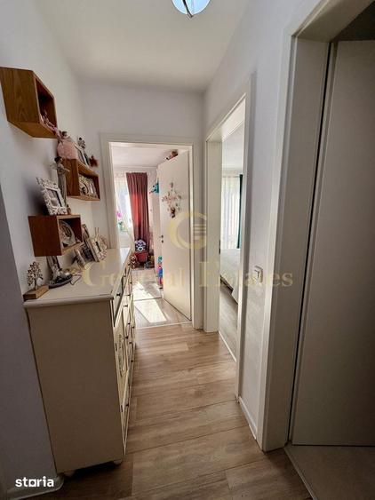Apartament cu 3 camere, mobilat în Tractorul