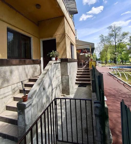 Casă cu 7 camere cu Teren 600 Mp în Central