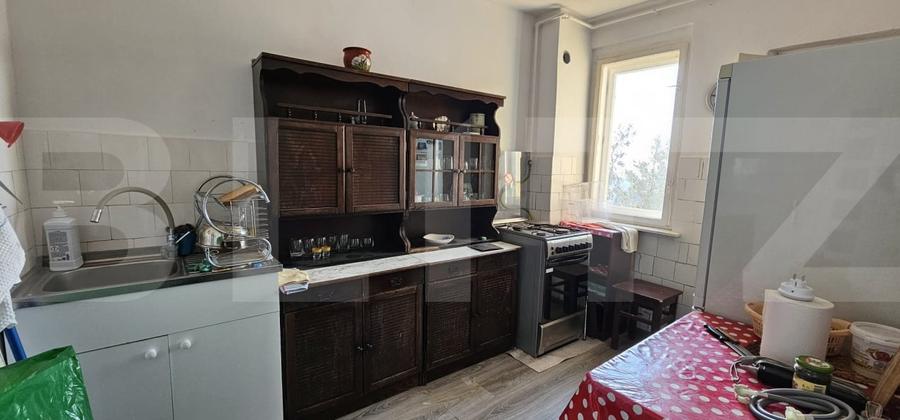 Apartament cu 4 camere semidecomandat în Simeria