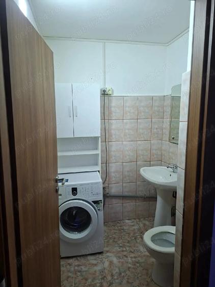 Apartament cu 3 camere decomandat în Girocului