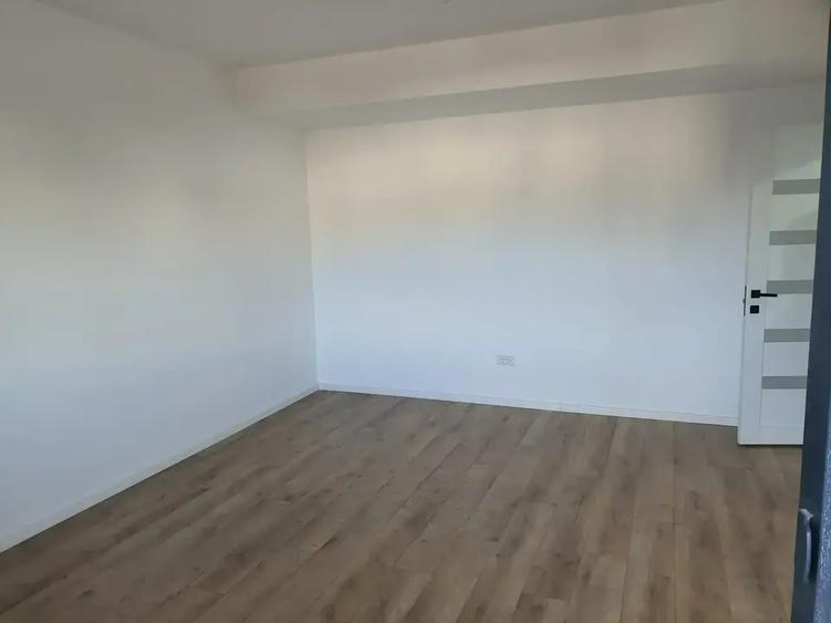Apartament cu 2 camere decomandat în Titan