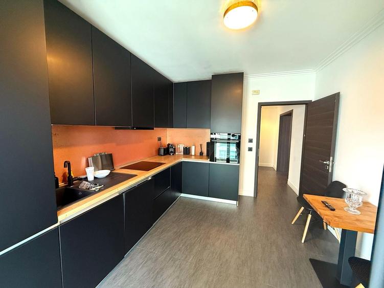 Apartament cu 4 camere, mobilat în Tei