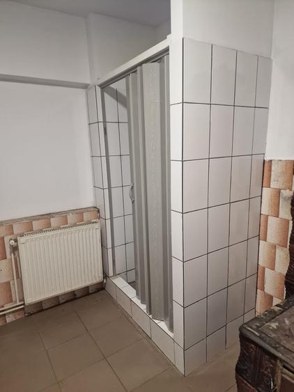 Casă individuală cu 9 camere cu Garaj în Otopeni