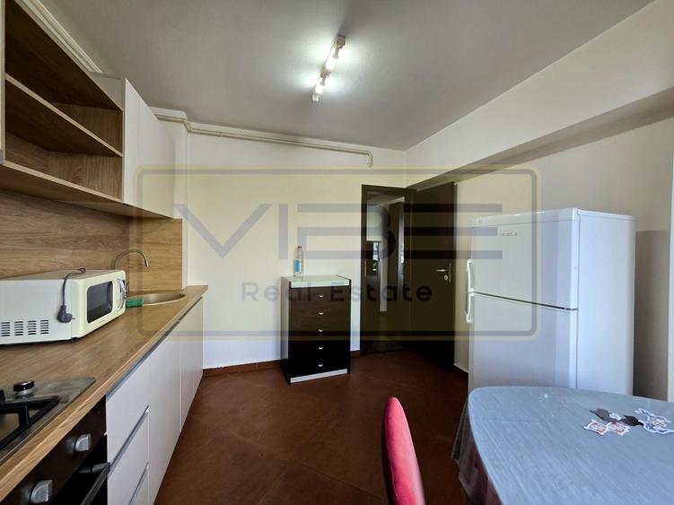 Apartament cu 4 camere decomandat, mobilat în Central