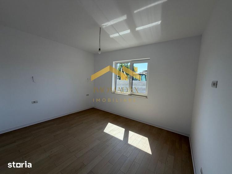 Casă cu 4 camere cu Teren 400 Mp în Sânmihaiu Român