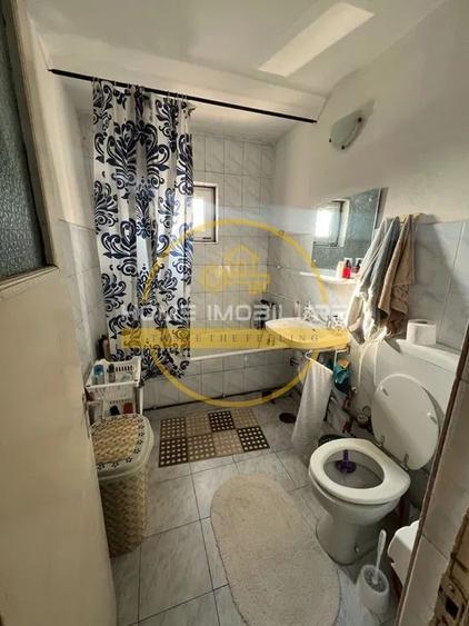 Apartament cu 3 camere decomandat, mobilat în Nicolina