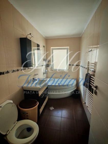 Apartament cu 3 camere decomandat în Florești