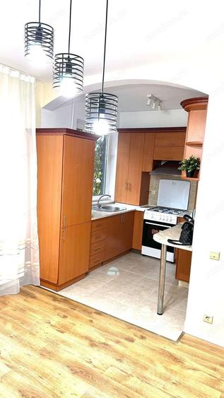 Garsonieră decomandată în Pajura
