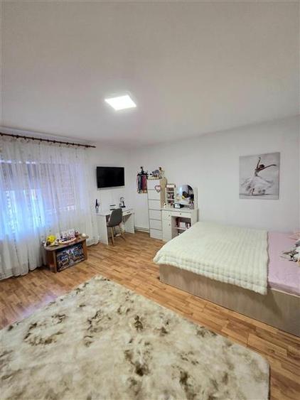 Duplex cu 5 camere cu Canalizare în Sud-Vest