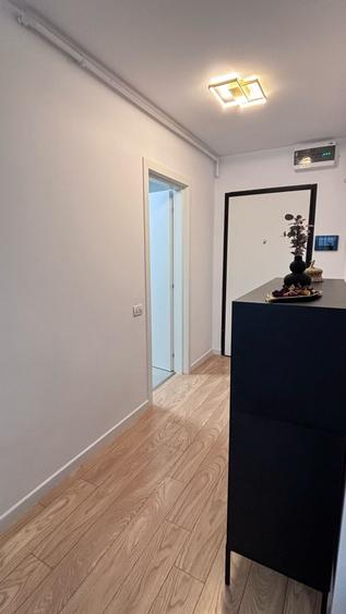 Apartament cu 3 camere semidecomandat, mobilat în Aviației