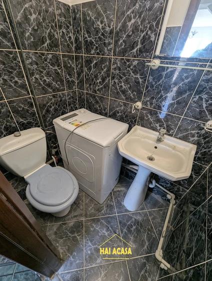 Apartament cu 3 camere nedecomandat în Micro 16