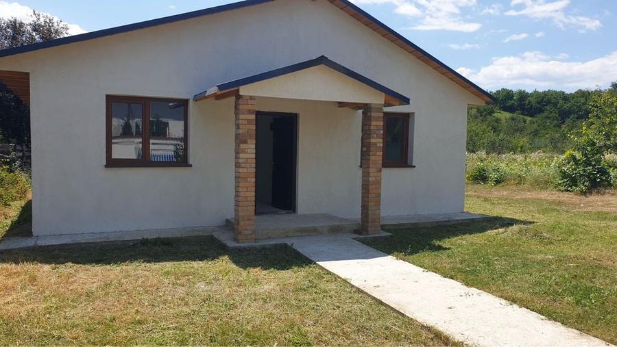 Casă cu 4 camere în Budești