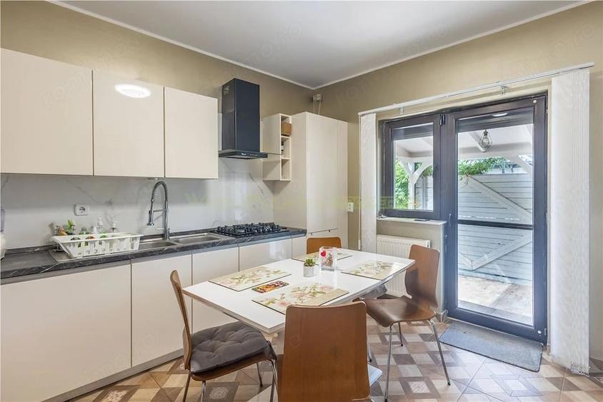 Casă cu 5 camere cu Teren 300 Mp în Central