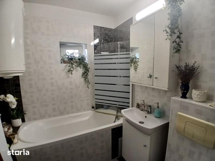 Apartament cu 4 camere decomandat în Berceni