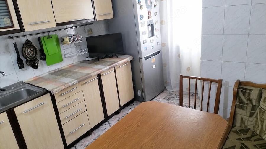Apartament cu 4 camere decomandat în Central