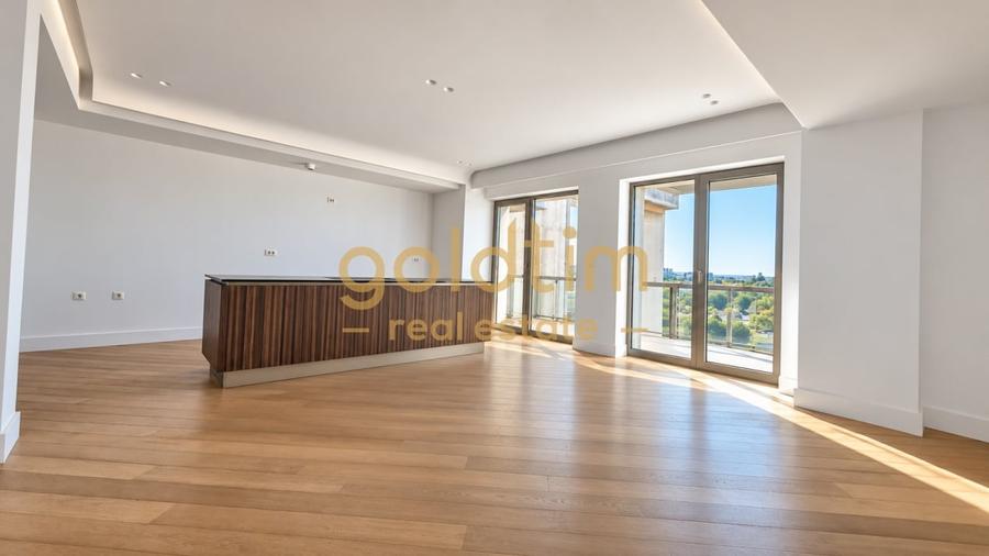 Apartament cu 4 camere semidecomandat, mobilat în Iancu Nicolae