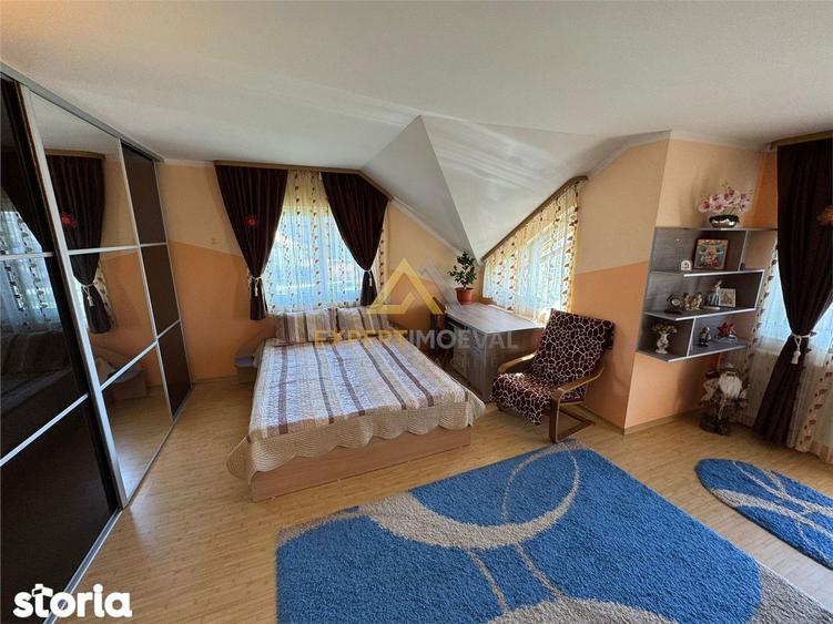 Casă cu 7 camere cu Teren 800 Mp în Vasile Alecsandri