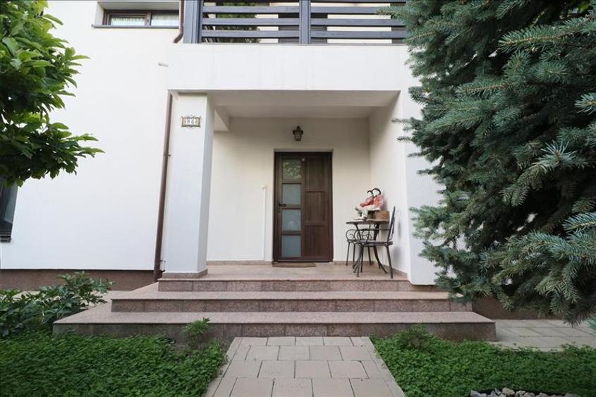 Casă individuală cu 7 camere cu Garaj în Copou