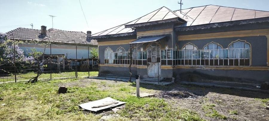 Casă cu 4 camere cu Teren 1634 Mp în Teslui