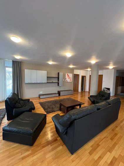 Apartament cu 4 camere semidecomandat în Ultracentral