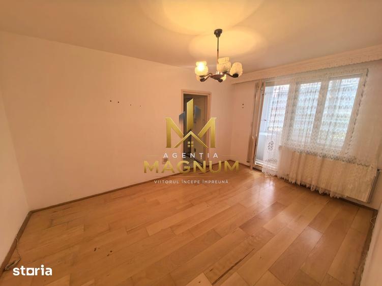 Apartament cu 3 camere semidecomandat în Republicii