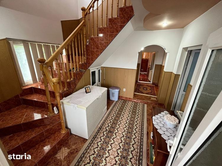 Casă cu 5 camere cu Teren 400 Mp în Central
