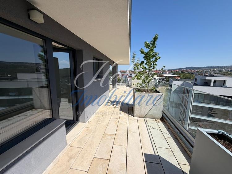 Penthouse cu 3 camere decomandat în Zorilor