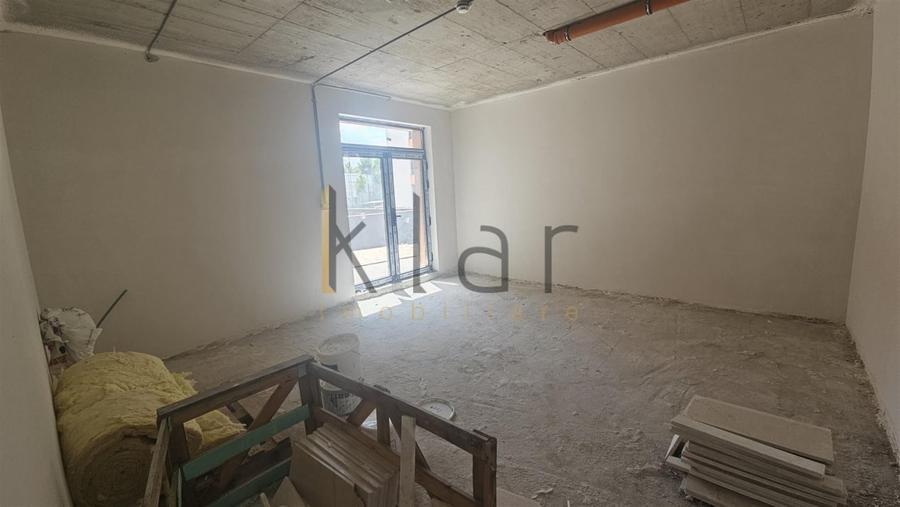 Spațiu comercial, de 372 mp, în Între Lacuri