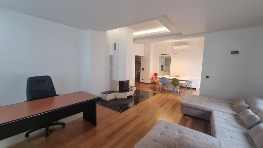 Apartament cu 5 camere decomandat, mobilat în Primăverii
