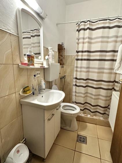 Casă individuală cu 4 camere cu Canalizare în Central