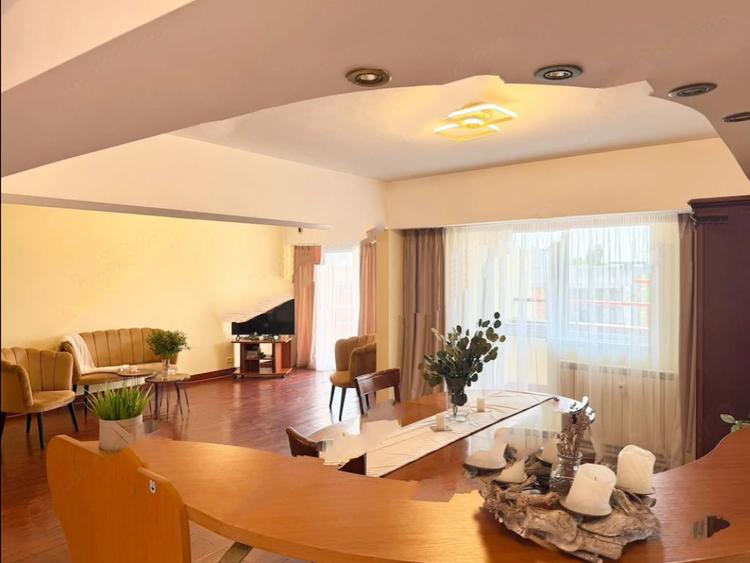 Apartament cu 3 camere decomandat, mobilat în P-ța Unirii