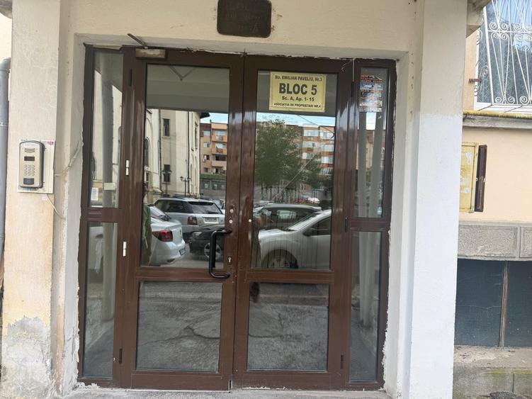 Apartament cu 3 camere semidecomandat în Ultracentral