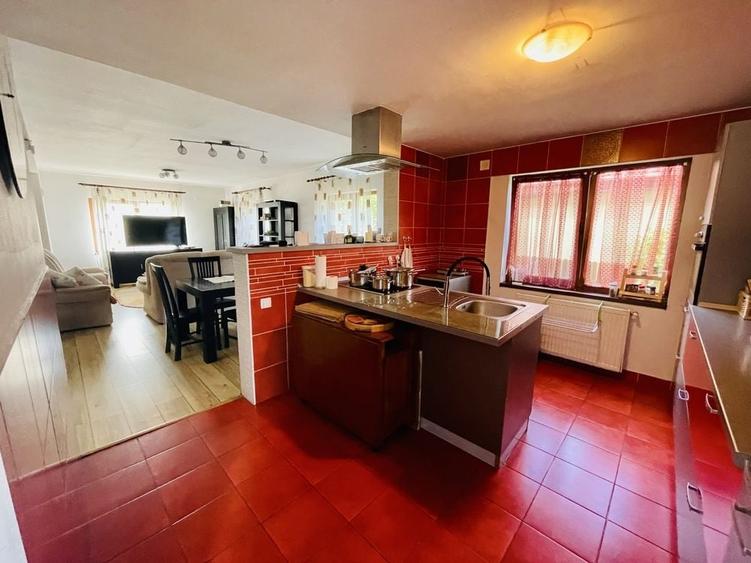 Casă cu 4 camere cu Teren 350 Mp în Gilău