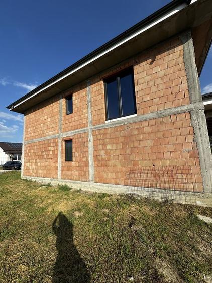 Casă cu 4 camere cu Teren 500 Mp în Budești