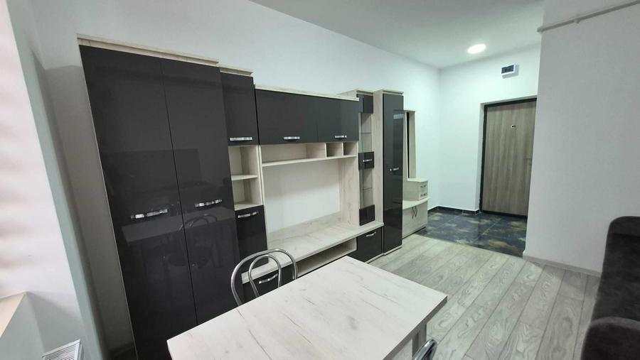 Garsonieră decomandată în Central