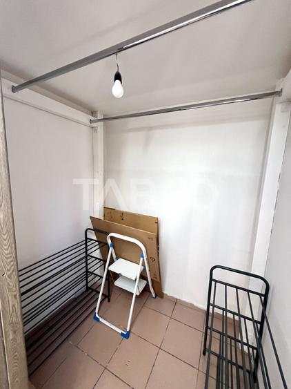 Apartament cu 3 camere semidecomandat, mobilat în Central