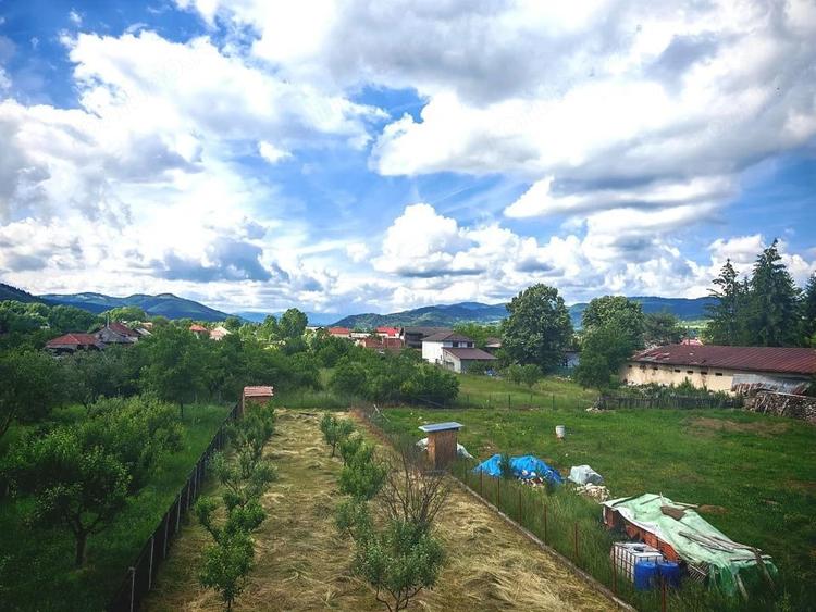 Casă cu 5 camere cu Teren 1093 Mp în Domnești